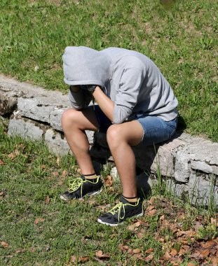 alay nedeniyle intiharı düşünüyor ise depresyonda çocuk