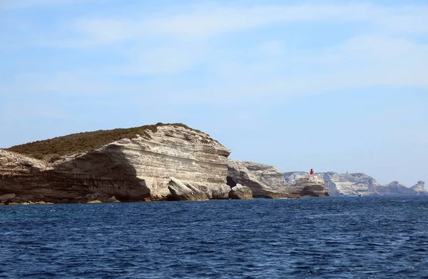 Costa del acantilado desde el mar Mediterráneo — Foto de Stock