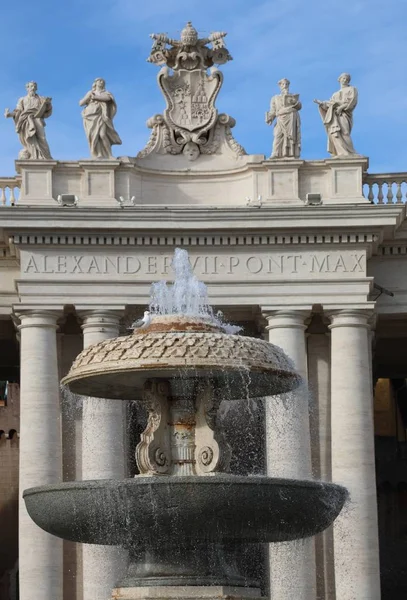 Ancient fountain on Saint Peter square in Vatican City — Stock Photo, Image