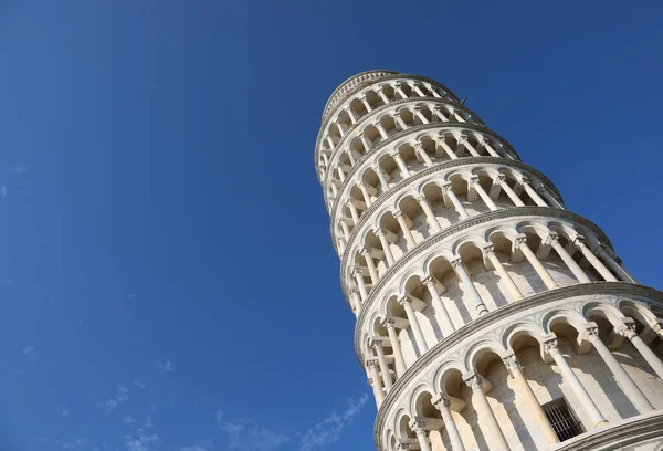 มุมมองที่เรียบง่ายของหอคอย Pisa — ภาพถ่ายสต็อก