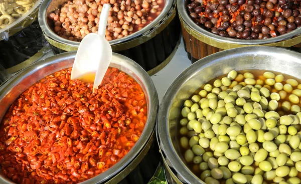 Mediterranean market stall with big olives and red peppers for s — Stock Photo, Image