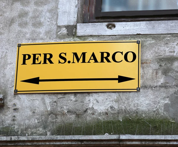 Señal con de San Marcos en Venecia en Italia — Foto de Stock