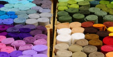 Keçeli kumaş ruloları