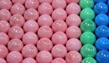 birçok incinin arkaplanı