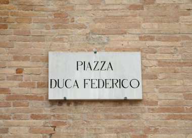 Bu da Urbino Kasabası 'ndaki Federico Dükü Meydanı anlamına geliyor.