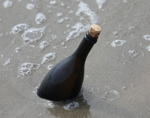 Sea and a bottle of glass with a secret message — Stock Photo, Image