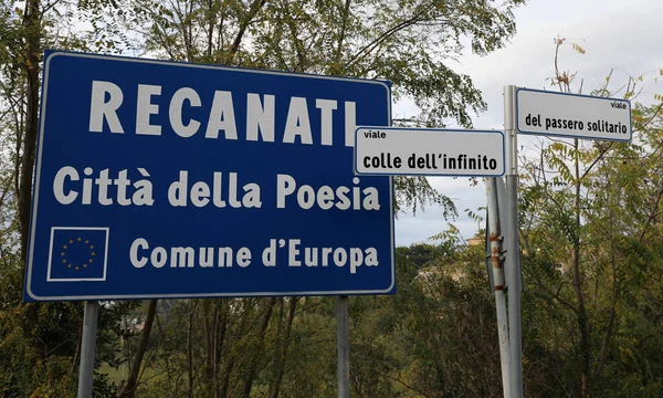 Traffic Signal of Recanati Town in Central Italy where was born — Stock Photo, Image