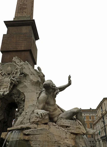 Detalhe da Fonte dos Quatro Rios na Praça Navona, em Roma — Fotografia de Stock