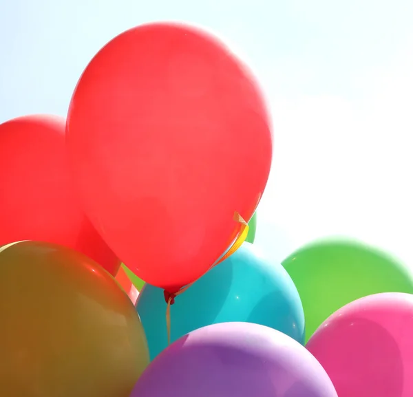 Wiele dużych kolorowych balonów podczas imprezy — Zdjęcie stockowe