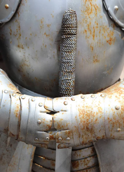 Armadura de acero de un caballero medieval —  Fotos de Stock