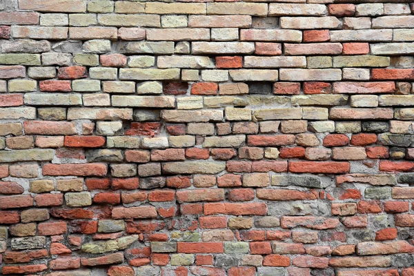 Oude rode bakstenen op de oude muur zonder mensen — Stockfoto
