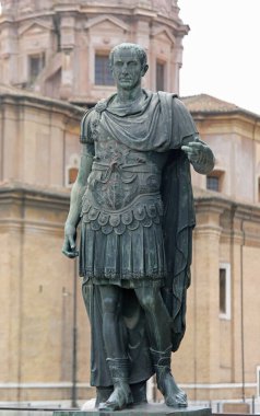 Roma 'da Jeulius Caesar heykeli