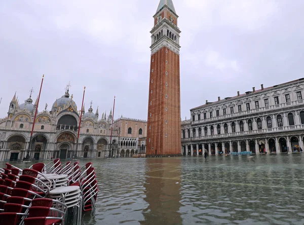 Benátky v Itálii během přílivu — Stock fotografie