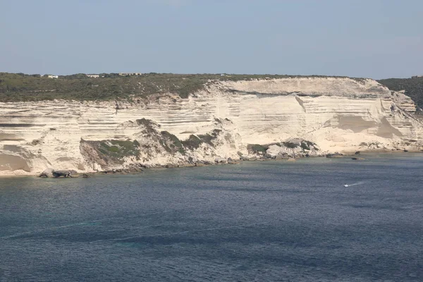 Costa de falésia branca perto de Bonifacio Town em Corsica Island França — Fotografia de Stock