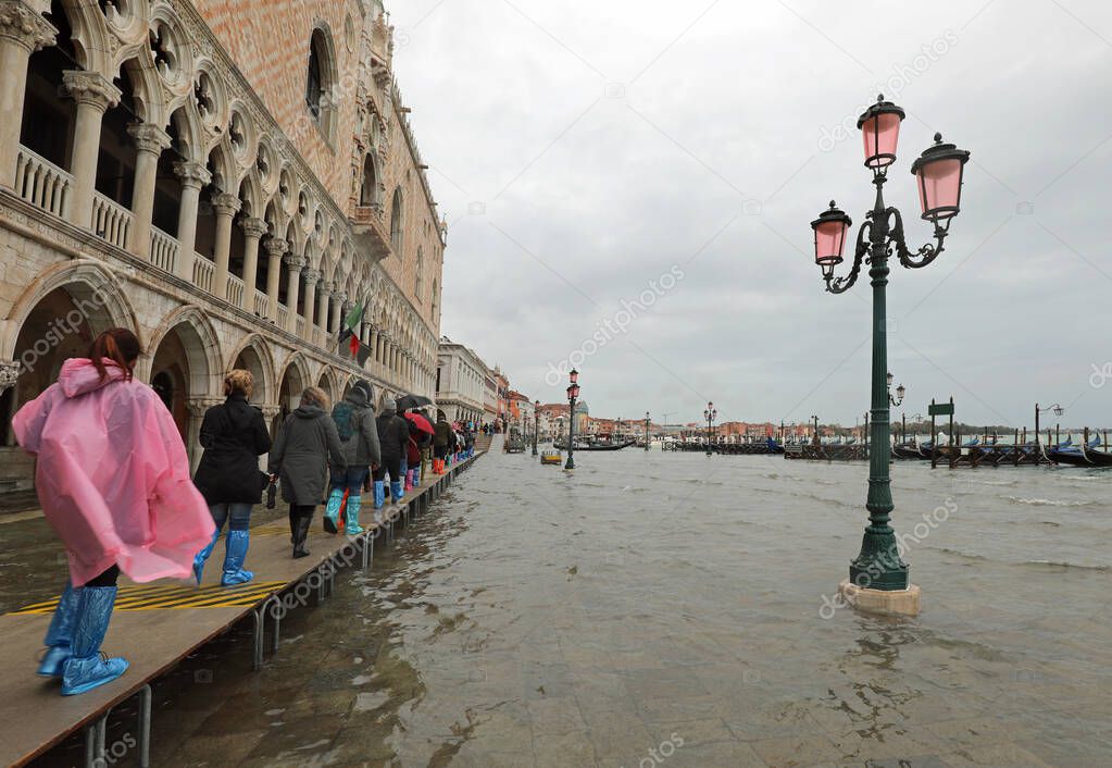 many people on the footbridge with gaiters in Venice in Italy du