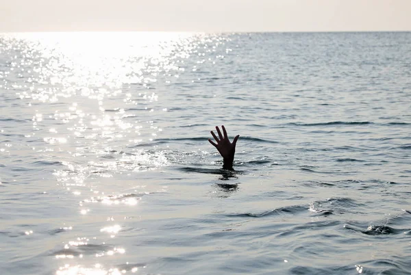 Hand of man on the ocean — Stock Photo, Image