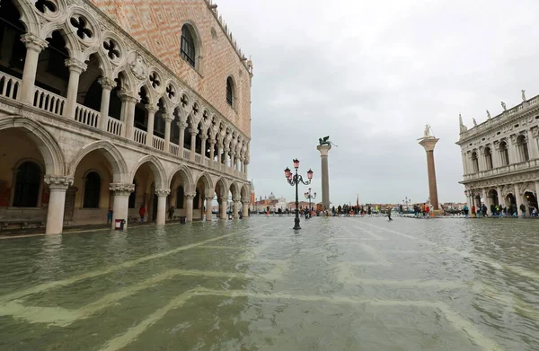 Palácio Ducal também chamado Palazzo Ducale em Veneza, na Itália, com — Fotografia de Stock