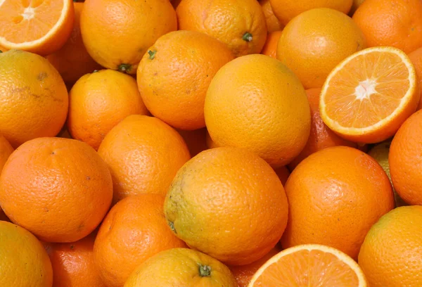Fresh orange oranges grown with organic techniques without pesti — Stock Photo, Image