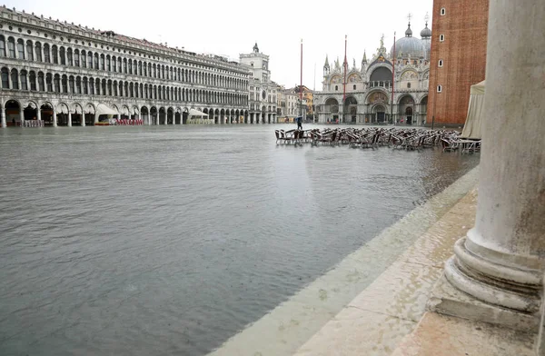 Água na Praça São Marcos, em Veneza, na Itália — Fotografia de Stock