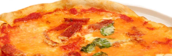 Pizza pepperoni italienne et fromage mozzarella — Photo