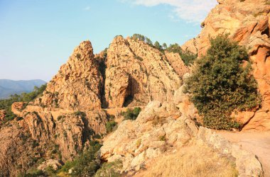 Fransa 'daki Calanches Meydanında Kırmızı ve Turuncu Kayalar