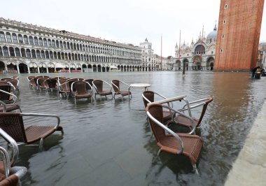 Sel sırasında İtalya 'da Venedik' te Saint Mark Meydanı