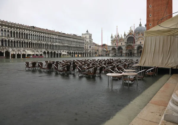 Plaza de San Marcos en Venecia Italia durante la marea alta —  Fotos de Stock