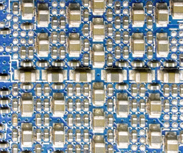 Ηλεκτρονικό κύκλωμα με μικροσκοπικά εξαρτήματα — Φωτογραφία Αρχείου
