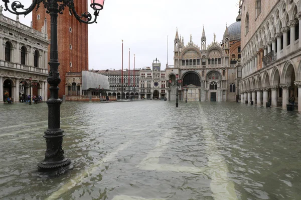 Água alta em Veneza na Itália no inverno — Fotografia de Stock