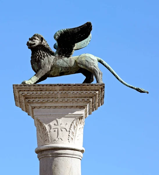 León alado símbolo de Venecia en Italia — Foto de Stock