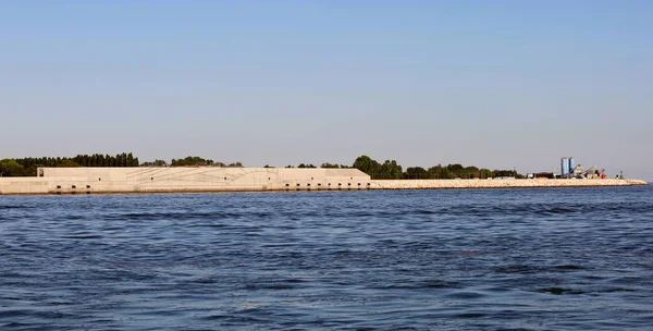 ダムはヴェネツィア島を洪水から守るために — ストック写真