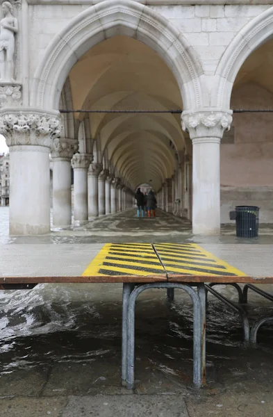 Detail of footbridge in Venice in Italy during tide — Stock Photo, Image