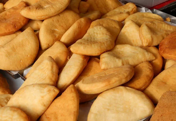 Doldurulmuş Panzerotti Tipik Güney Talyan Yemeği Sokak Yemeklerinde Satılıktır — Stok fotoğraf