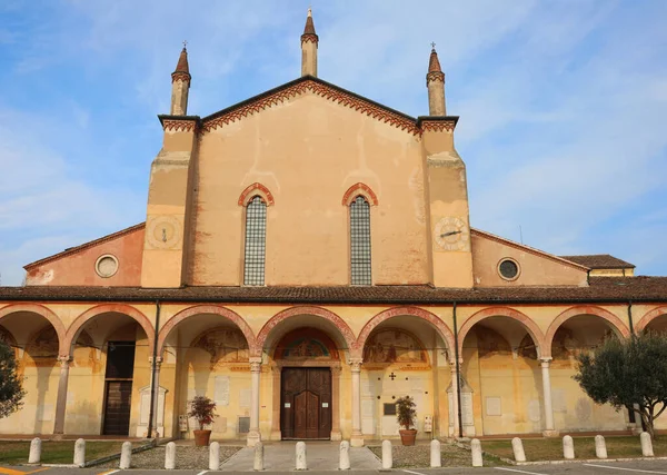 聖母教会はイタリアのマントヴァ近くのイタリア語でサンタ マリア デッレ グラツィエと呼ばれる — ストック写真
