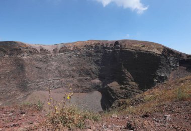 Napoli 'deki Vezüv volkanı krateri.