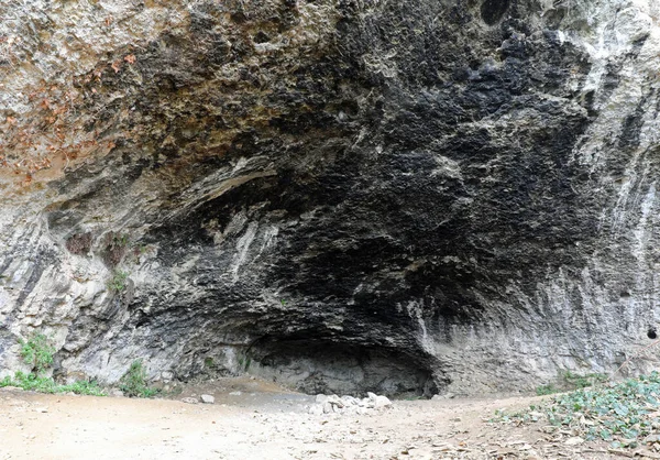 Velká Jeskyně Skále Využívaná Primitivními Lidmi Jako Úkryt Během Prehistorie — Stock fotografie