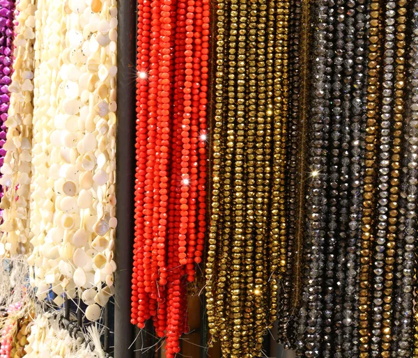 Halsketten Zum Verkauf Auf Dem Markt Mit Vielen Farben — Stockfoto