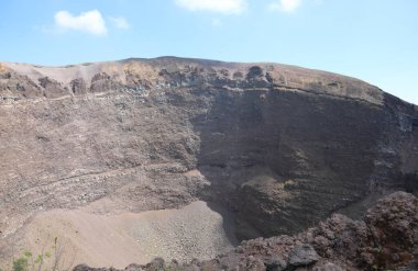 Napoli 'deki Vezüv volkanı krateri.