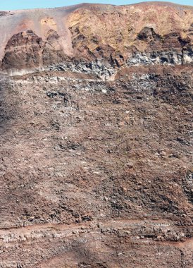 Napoli yakınlarındaki Vezüv Dağı 'ndaki uyuyan Vulcano kraterinin görüntüsü İtalyanca