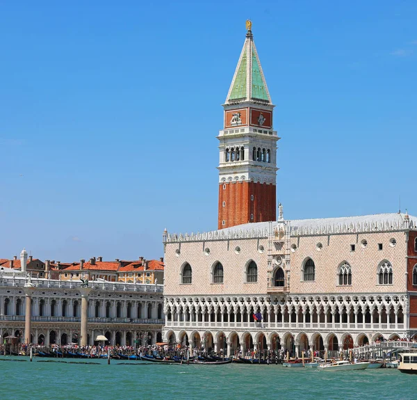 Klokkentoren Van Zee Venetië Genaamd Campanile San Marco Italiaanse Taal — Stockfoto