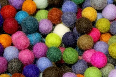 Mağazada satılık yün topların arka planı
