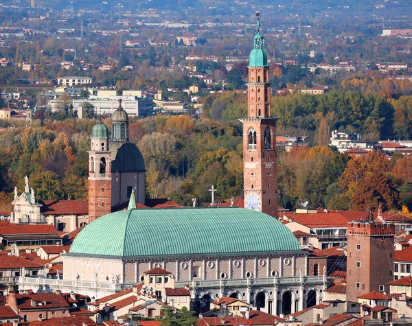 Άποψη Της Πόλης Vicenza Στη Βόρεια Ιταλία Και Μνημείο Που — Φωτογραφία Αρχείου