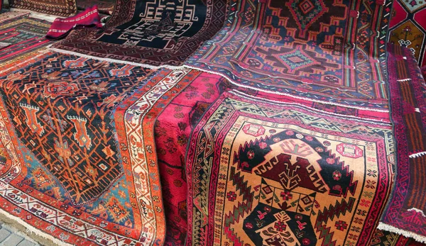 Oriental Carpets Geometric Colors Designs Sale Stand — Stock Photo, Image