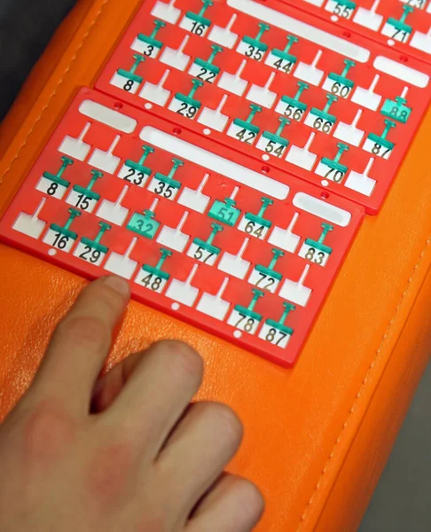 Bingo Scorecards Hand Young Player — Stock Photo, Image