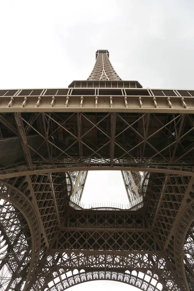 Torre Eiffel Parigi Francia Vista Dal Basso Con Sfondo Bianco — Foto Stock