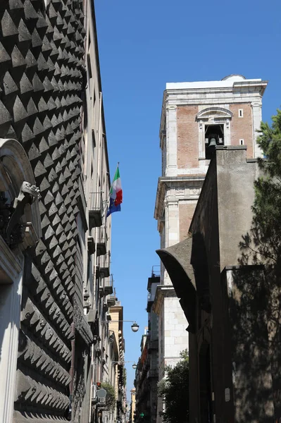 Torre Sineira Igreja Santa Chiara Rua Spaccanapoli Centro Histórico Nápoles — Fotografia de Stock