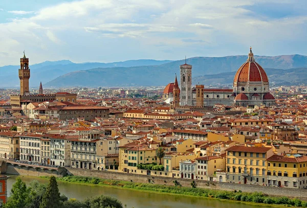 Панорама Города Флоренции Тоскане Яркими Красками Большим Куполом Дуомо — стоковое фото