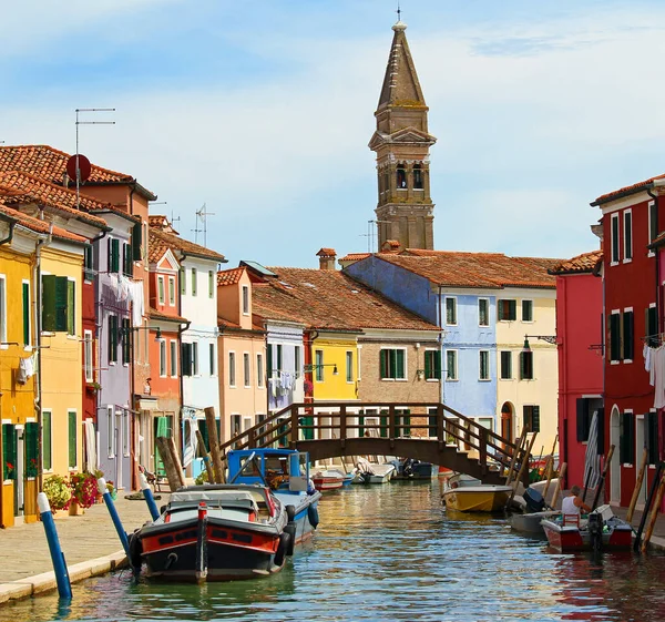 Klokkentoren Van Burano Bij Venetië Italië Een Brug — Stockfoto