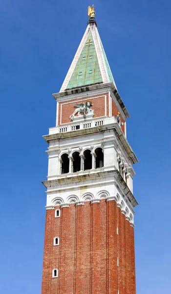 Staty Ärkeängeln Gabriel Toppen Klocktornet Saint Mark Venedig Och Den — Stockfoto