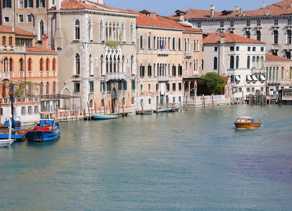 Grand Canal Venice Italy Very Few Boats Due Confinement Block — Stock Photo, Image
